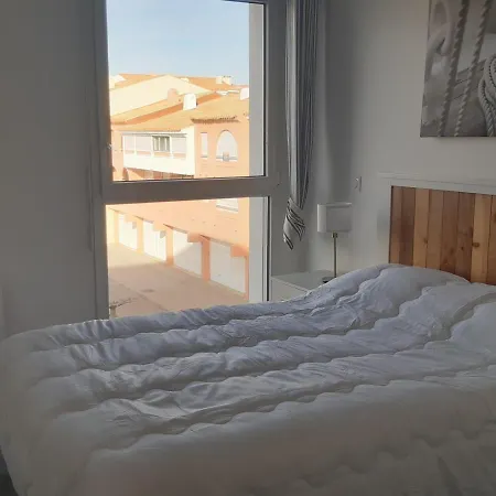 Apartamento Port : Superbe T3 Climatise Avec Terrasse, Parking, Et Proche - Fr-1-727-21 *