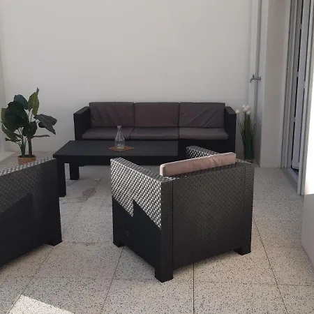 Port : Superbe T3 Climatise Avec Terrasse, Parking, Et Proche - Fr-1-727-21 *