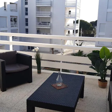 Port : Superbe T3 Climatise Avec Terrasse, Parking, Et Proche - Fr-1-727-21